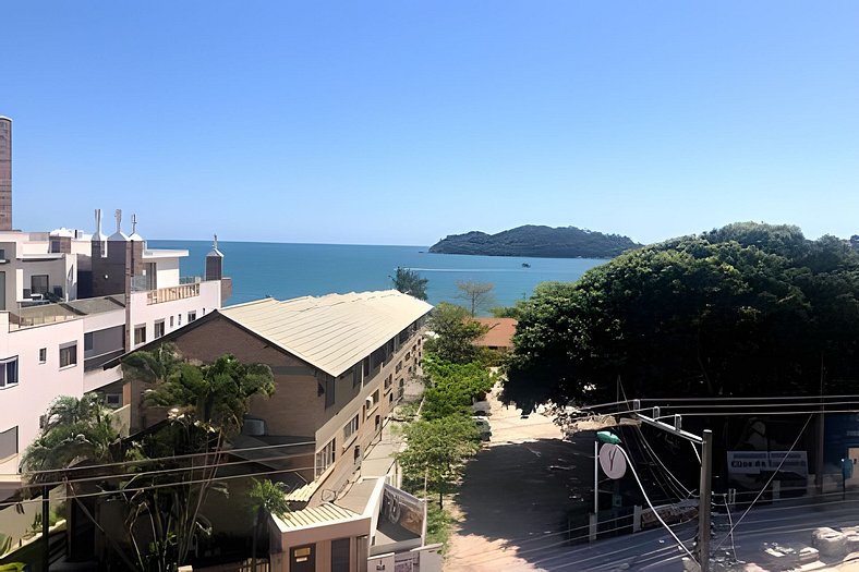 Baia azul com vista para todo mar, 50 m praia central de Bom